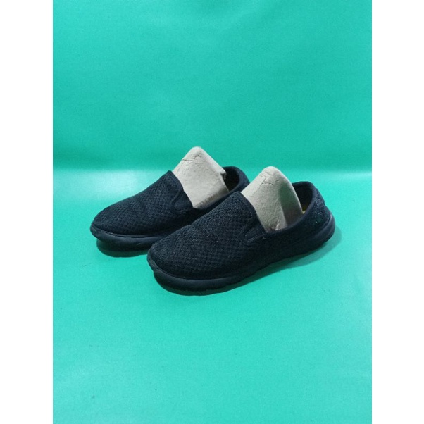 sepatu slip on champion black ori Size 36
