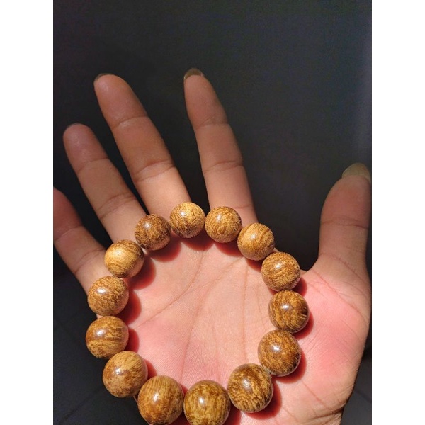 merauke gaharu gelang