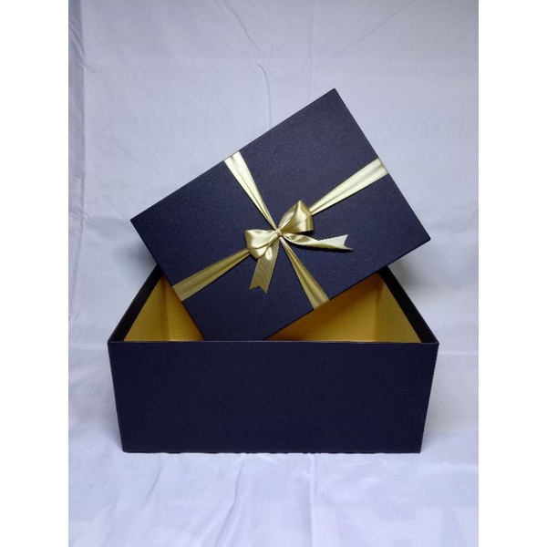 

Gift Box Medium + Kotak Hadiah + 35x25x15 cm