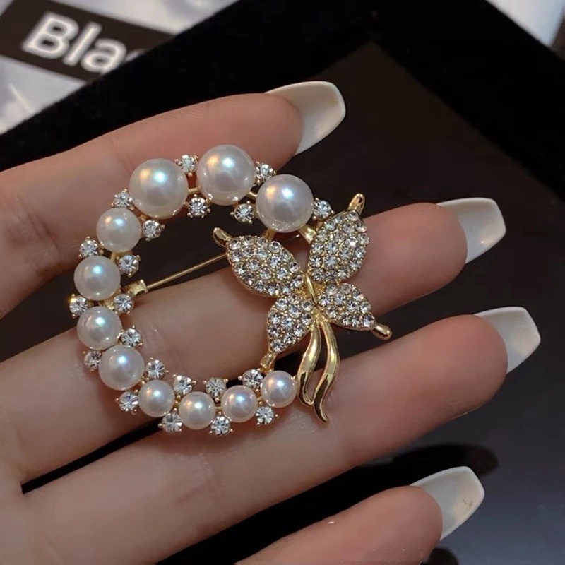 Bros Pin Bentuk Butterfly Circle Aksen Mutiara Dan Berlian Imitasi Bahan Metal Gaya Vintage Untuk Wanita