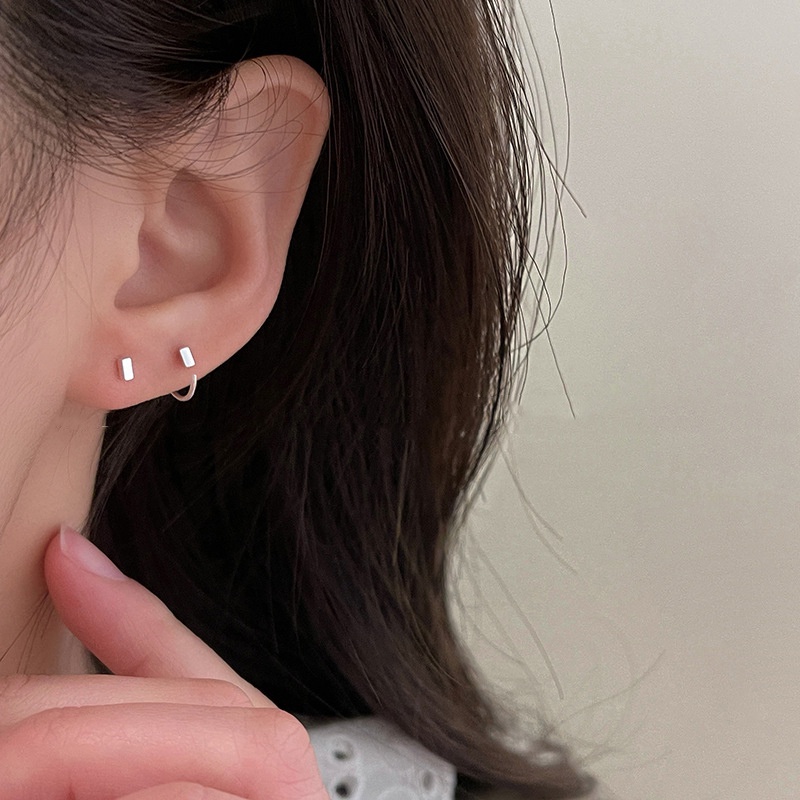 Roselife 1 Pasang Anting Tusuk Bentuk Kubus Mini Warna Silver Untuk Wanita