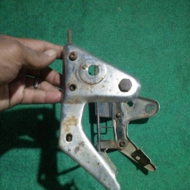 Dudukan atau breket lampu depan rx king new non ori