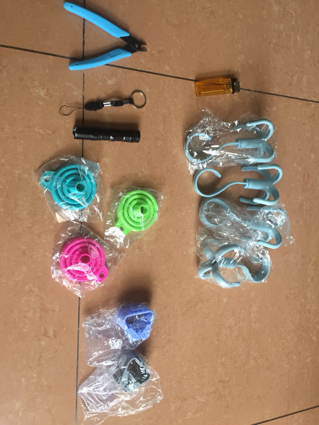 Gantungan Multifungsi Hanger Tas Topi Dasi Shall 4 Cantolan Gurita