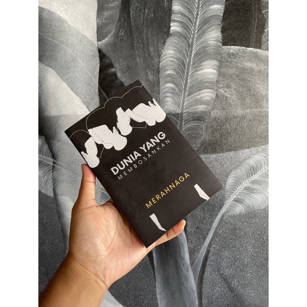 DUNIA YANG MEMBOSANKAN MERAH NAGA