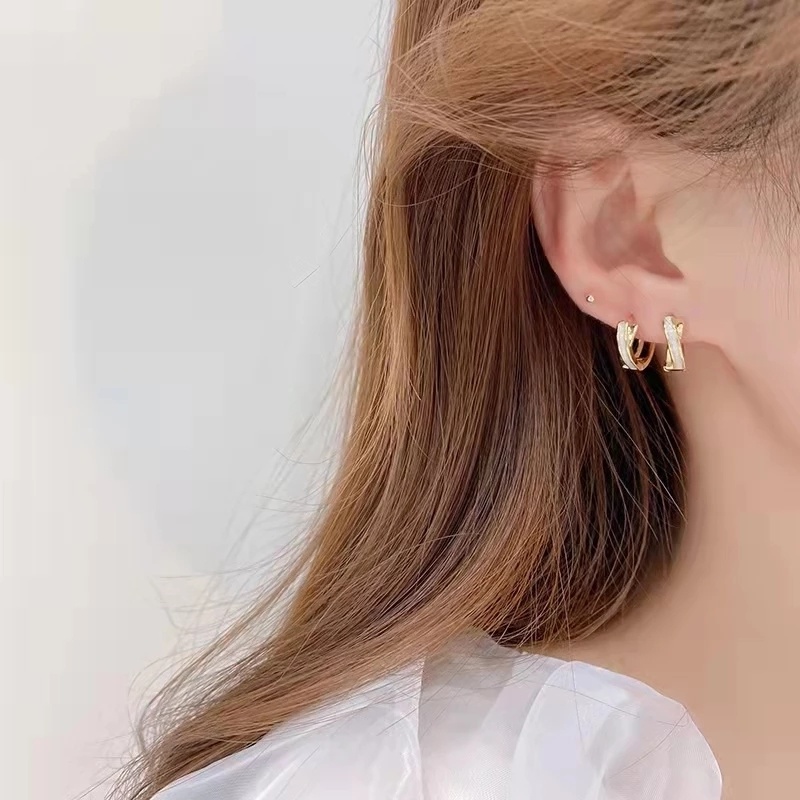 Anting Hoop Bentuk Salib Warna Emas Untuk Wanita