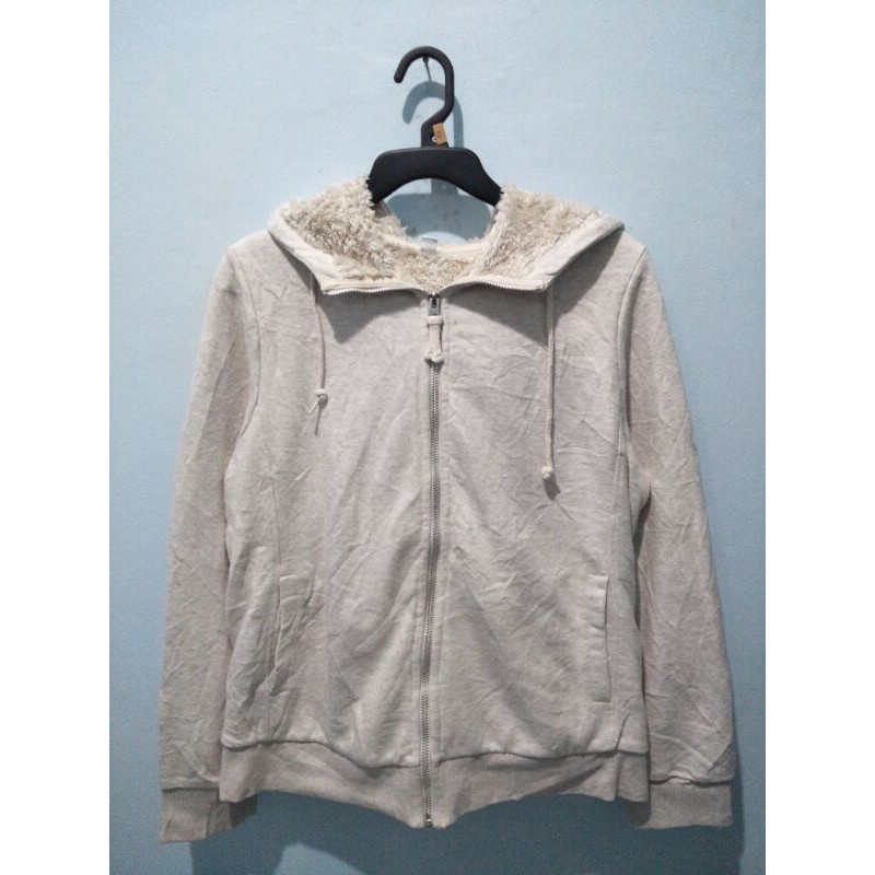 jaket zipper hoodie uniqlo bulu/sherpa putih second original