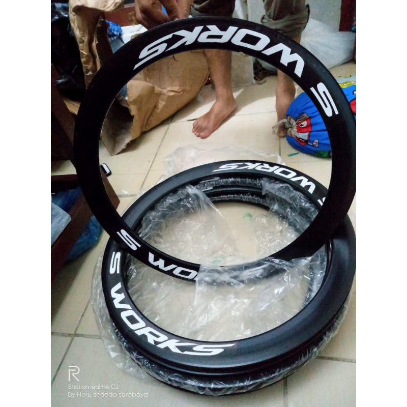 rim 20x13/8 hole 32