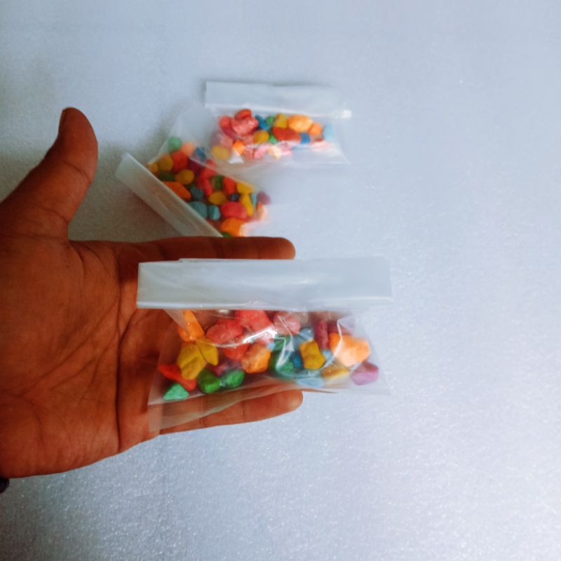 batu warna warni hiasan akuarium / batu akuarium 100gram