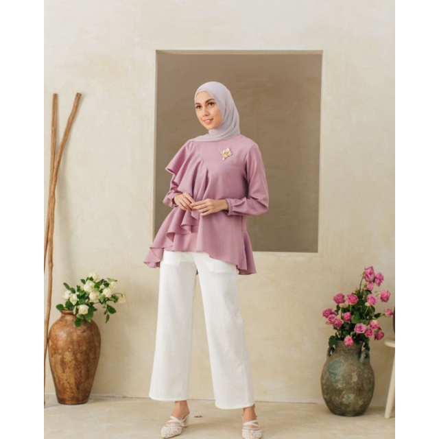 Sienna blouse wearing klamby Cassey Alicia Tunic sabrina dress