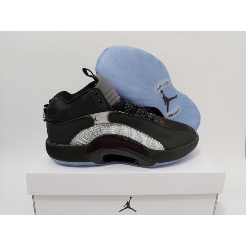 sepatu basket air Jordan 35 high black.