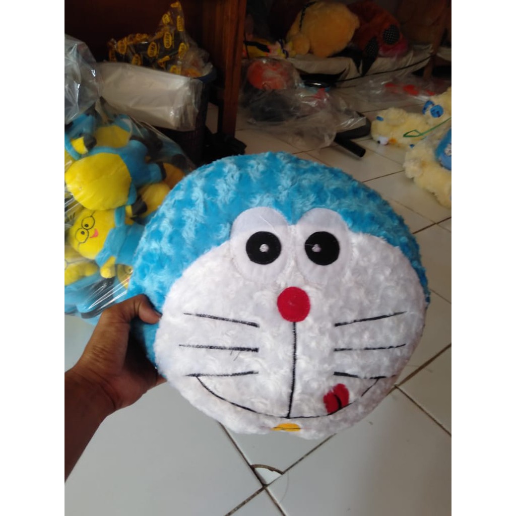 Bantal Kepala Karakter Doraemon