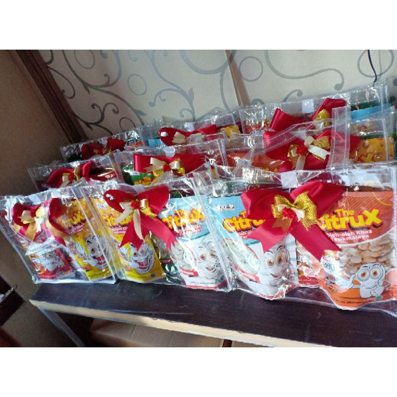 

Hampers cemilan khas Tasik