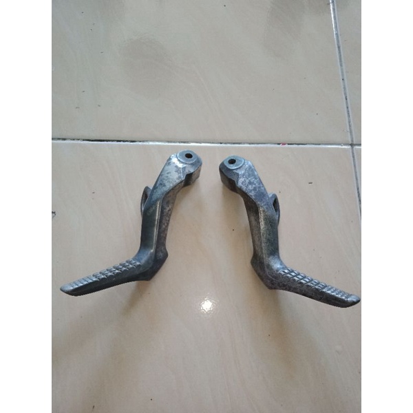 Postep Footstep Bostep Step Dudukan Pijakan Kaki Belakang Suzuki Skydrive 125 ori