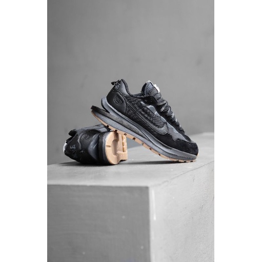 Nike sacai vapor waffle black gum