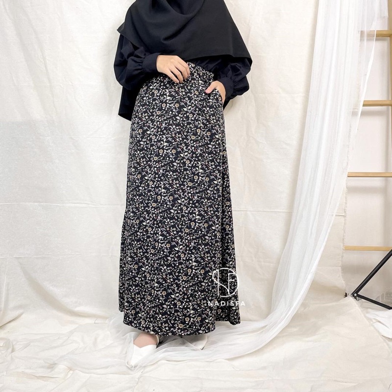 Aline skirt by Nadisfa