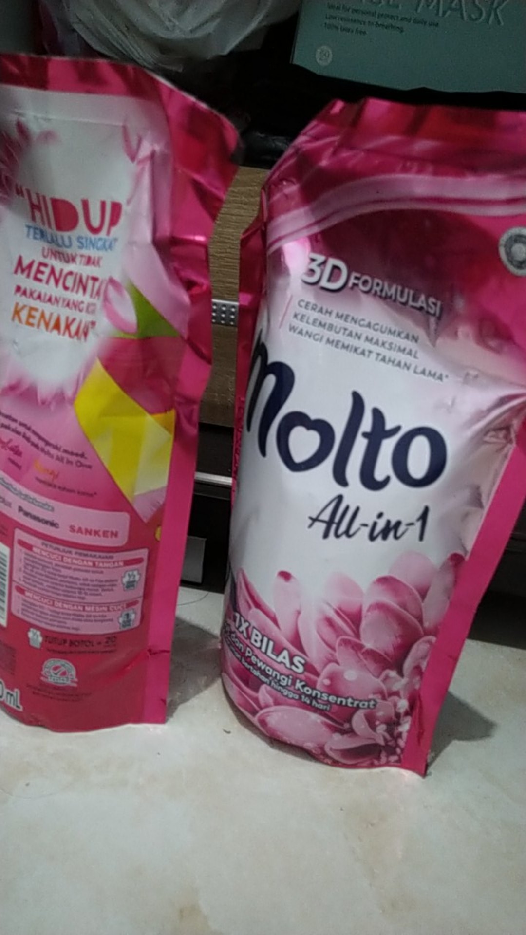 Molto All In One Pink 720ml Pewangi Pakaian