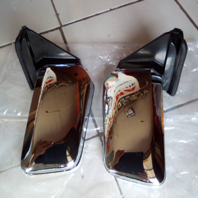 Spion Mobil Charade warna chrome