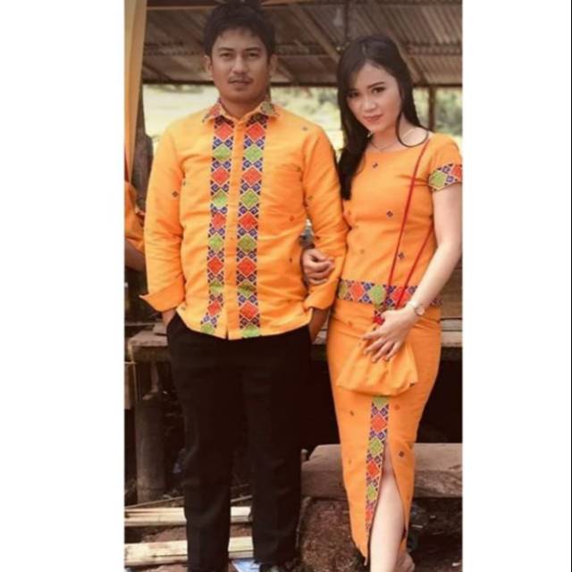 Cople baju adat tenun pabintik