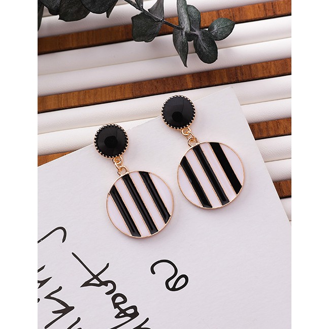 LRC Anting Tusuk Fashion Black Striped Round Geometric Earrings F29119