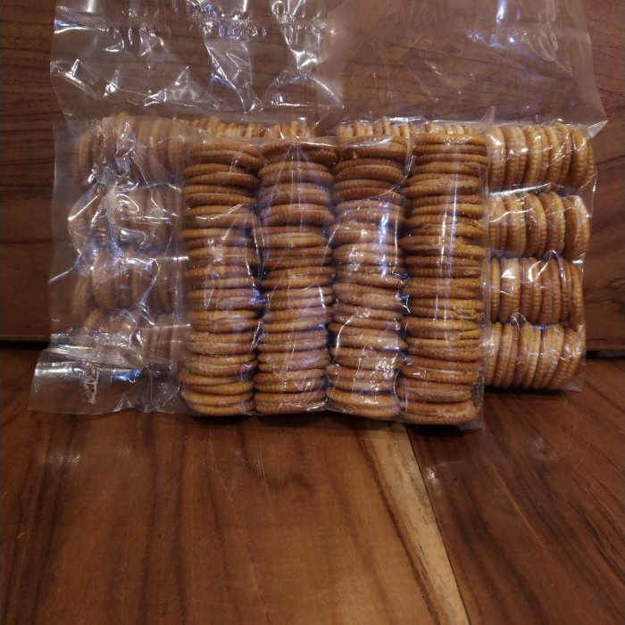

Cemilan Biskuit Isi Selai Kacang Asli Pontianak Grade A 400 Gr
