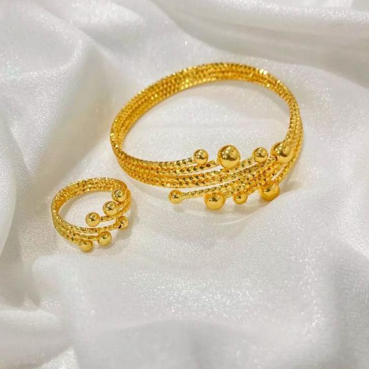 Tren Kekinian.. Set Pehiasan Wanita Gelang Dan Cincin Berlapis Emas Fashion Wanita