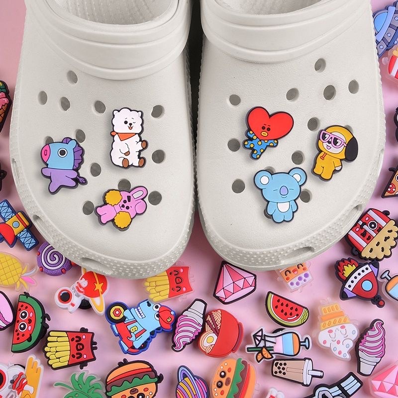 Jibbitz  BTS Aksesoris Terbaru Pin Stiker Pins Charm Jibblitz Untuk Hiasan Sandal