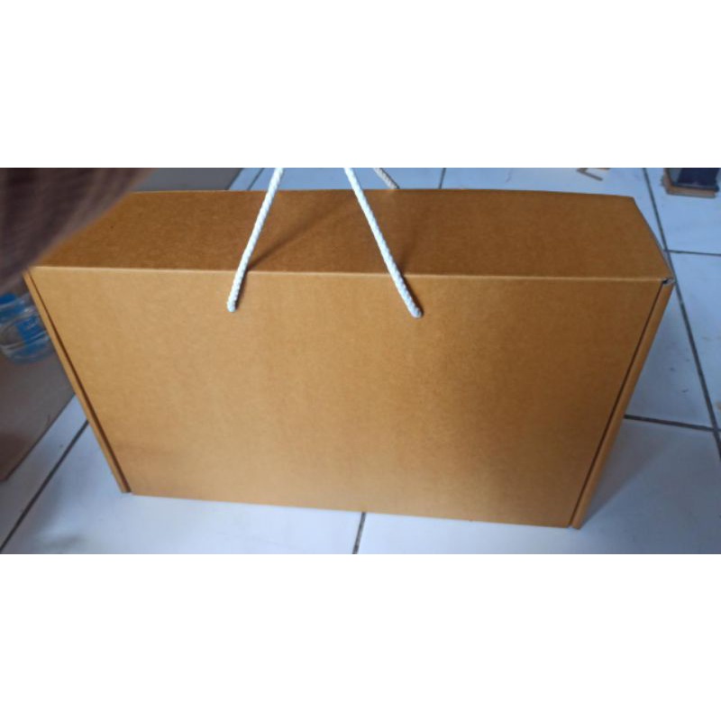 

Kardus / Box Tas, Gamis, Hampers, dll uk. 38*26*9 DC Samping tali