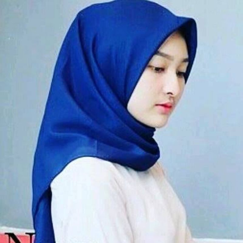 Hijab segi empat paris premium polos by : catlyn carla-Biru bca