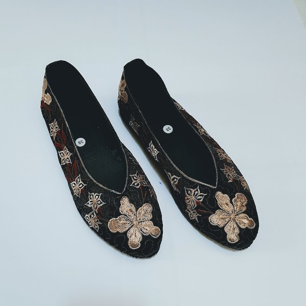 etnik fashion sepatu wanita flat slip on bordir murah terbaru motif anggrek hitam