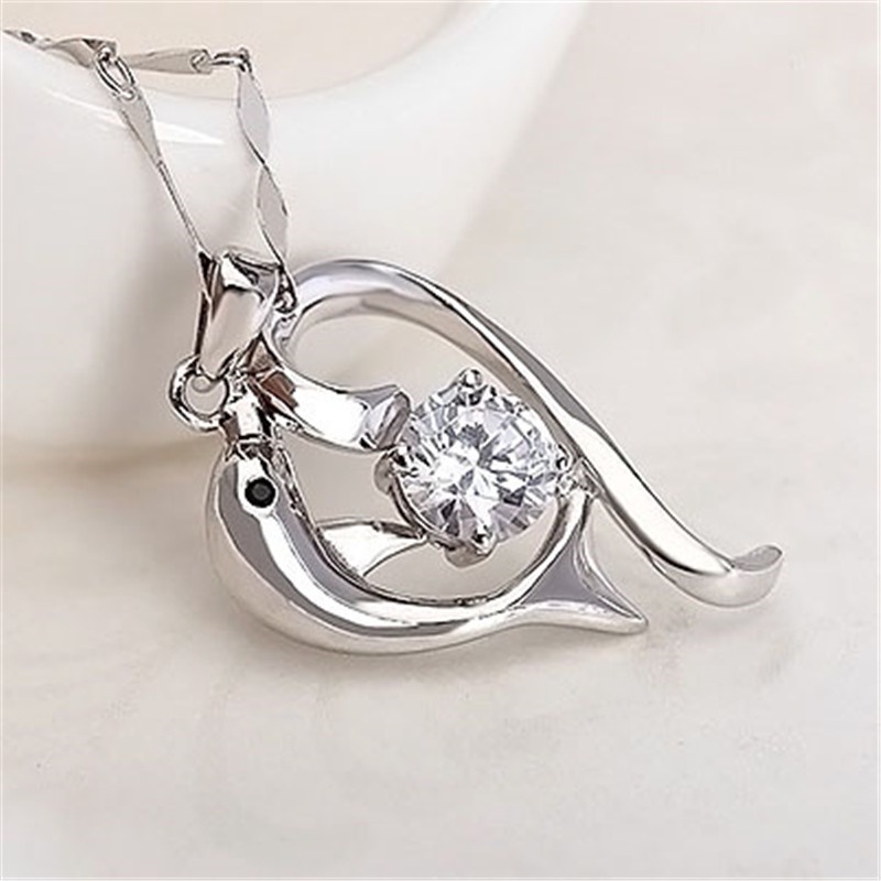 [Ready Stock]Fashion Personality Love Dolphin Necklace Jeweled Pendant