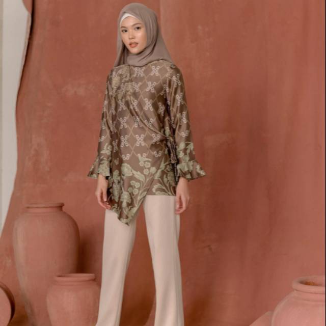 Sumbawa blouse wearing klamby colour soil size S