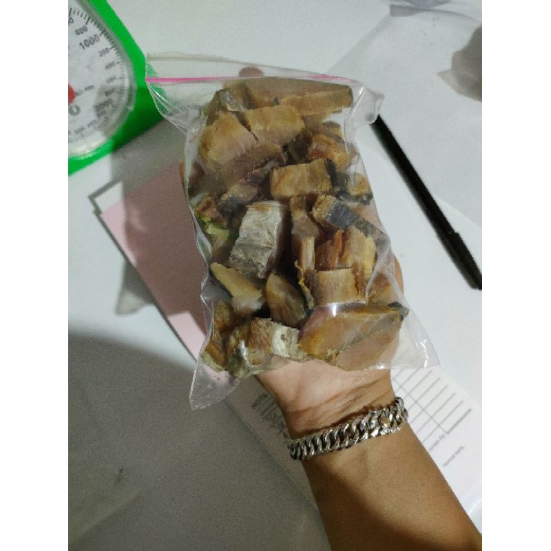 

ikan asin tengiri berat 500gram pot-kecil