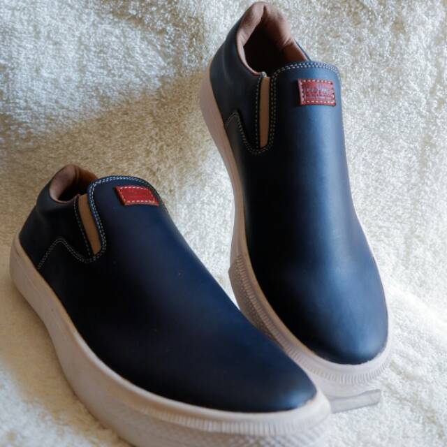 Sepatu casual bee prince 0024