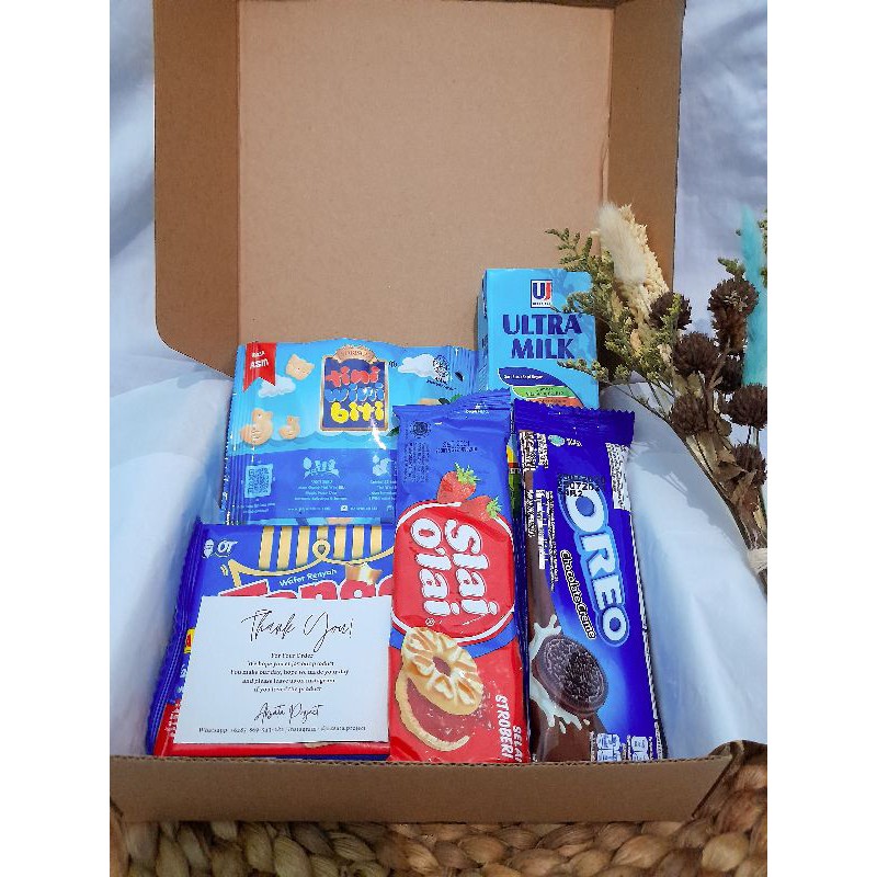 

GIFT BOX | HAMPERS SNACK | SNACK BOX Paket Hydrangea 18
