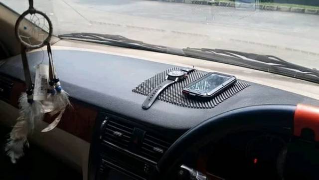 Taplak Takakan handphone aksesoris Dasboard Mobil Anti Slip