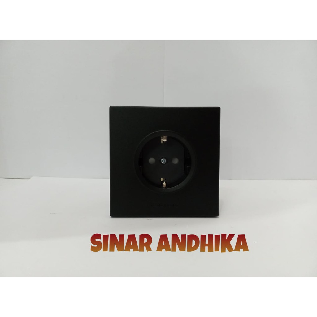 STOP KONTAK SINGLE GROUNDING (CP) HITAM STYLE E PANASONIC WESJP 1121B