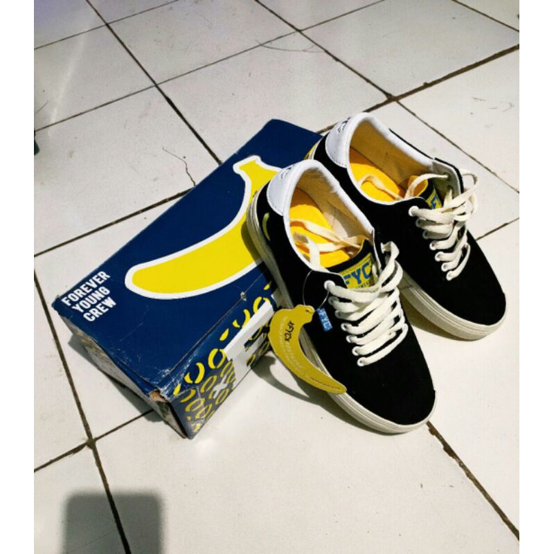 fyc musac single black suede