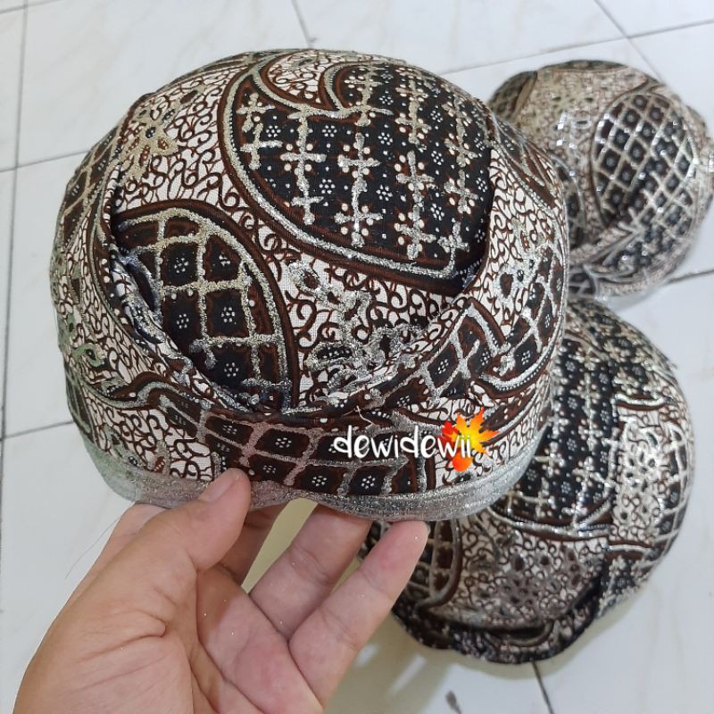 Sepasang Jarik + Blangkon Pengantin, Motif Truntum Keong