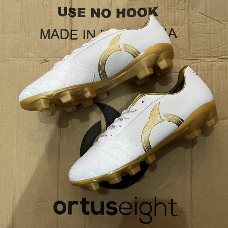 Sepatu Bola Ortuseight Mirage FG (White)