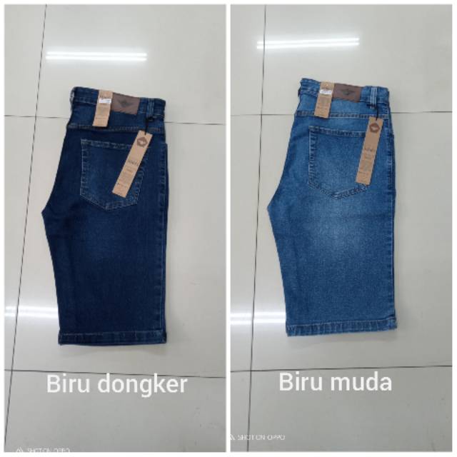 Celana jean's pendek.