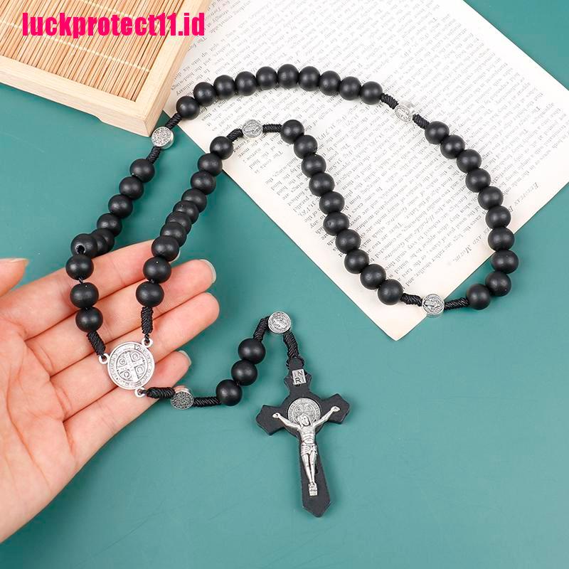 Kalung Rosario Bahan Kayu Warna Hitam Dengan Liontin Salib Yesus