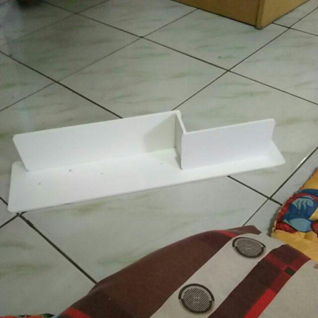 Rak Dinding Vintage Minimalis (dengan 3buah Hook Gantungan )