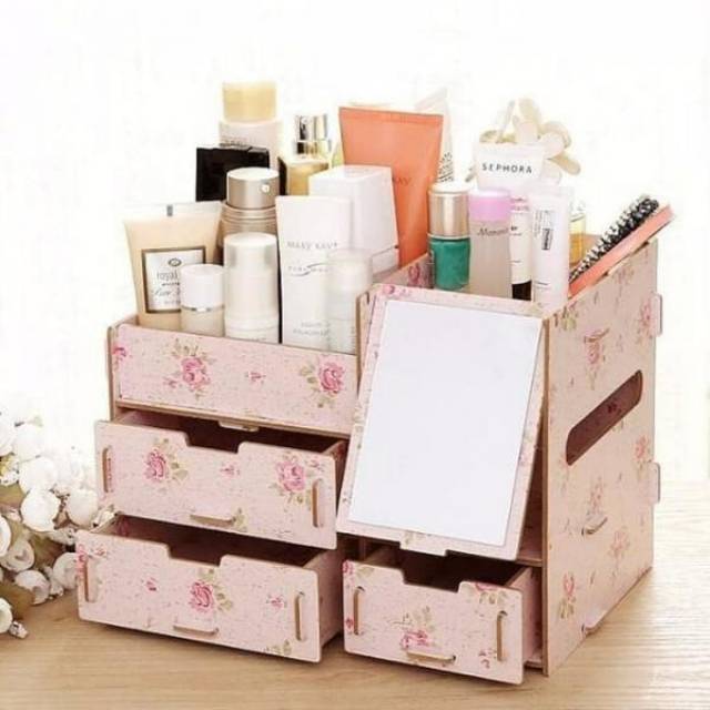 Rak kosmetik kayu ada cermin