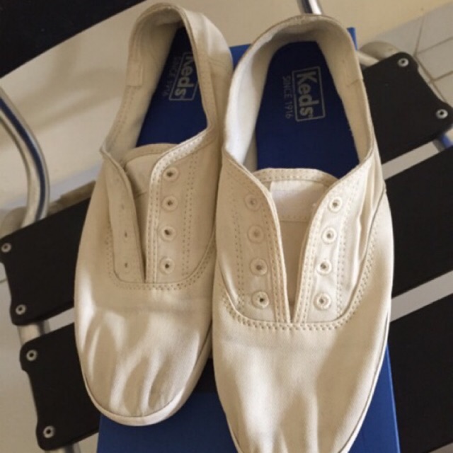 keds chillax off white