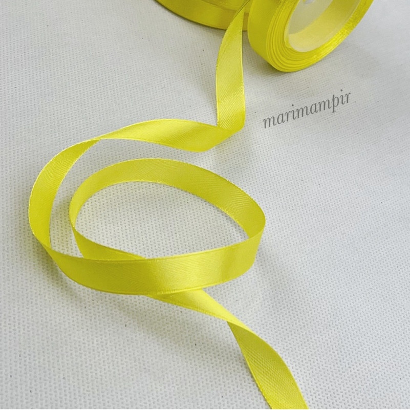 

PITA SATIN KAIN 1/2 INCI 12 MM WARNA KUNING MUDA #015