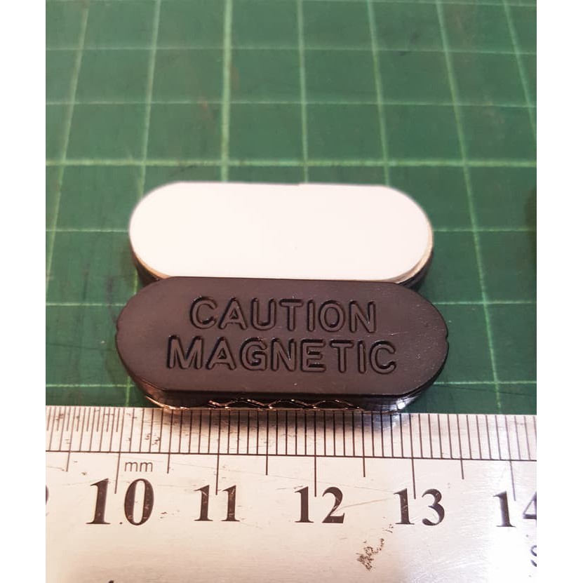 

MAGNET NAMA DADA NAME TAG NAMETAG CAUTION 1 SET 33mm Plastik Hitam