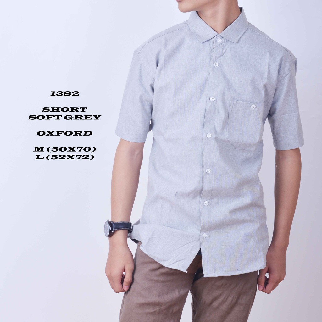 kemeja abu muda pendek