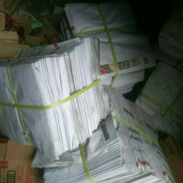 

Koran bekas per 1 kg kiloan kertas bersih murah 1kg 1kilo kilo kilogram 1000 gram 1000gram