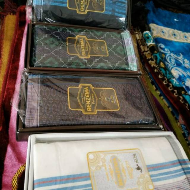 Sarung Benzema Songket Dus