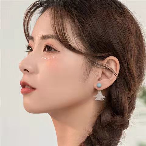 Anting Hook Wanita Kelopak Bunga Daily Fashion - Anting Kelopak Bunga Putih